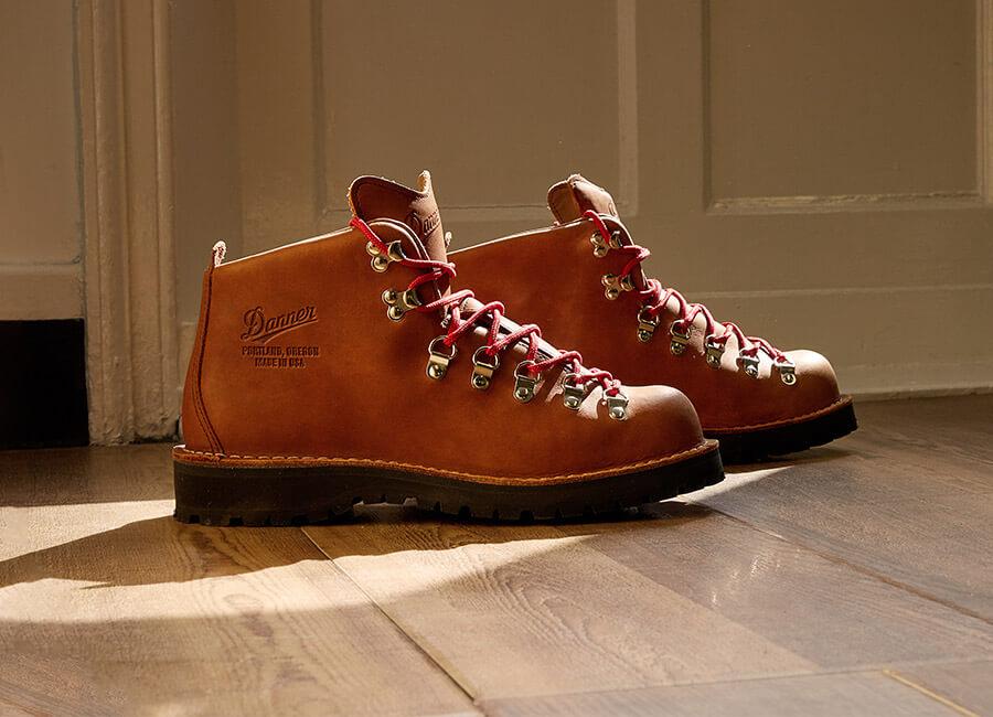 Danner Mountain Light Boots Cascade Clovis